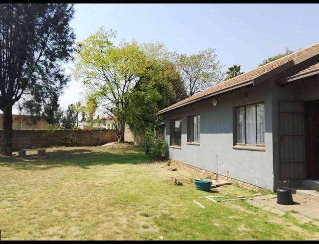 2 BEDROOM PROPERTY TO RENT IN CRYSTAL PARK